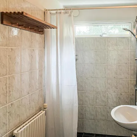3 Bedroom Beautiful In Casa vacanze *